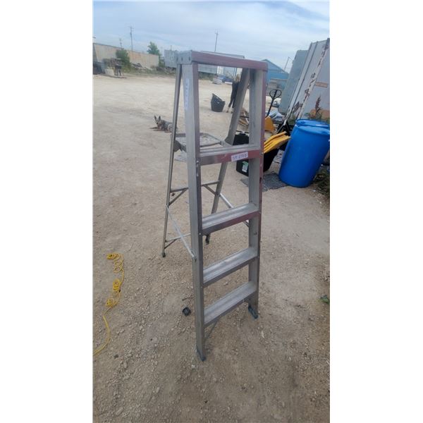 Aluminum Step Ladder with Work Platform 5'