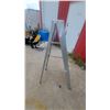 Image 2 : Aluminum Step Ladder with Work Platform 5'