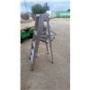 Image 3 : Aluminum Step Ladder with Work Platform 5'