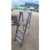 Image 4 : Aluminum Step Ladder with Work Platform 5'