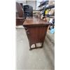 Image 16 : 1920s Walnut 9-Piece Dining Room Set with Corbel Bust Carvings
