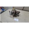 Image 1 : Vintage Bench Vise with Swivel Base and Handle, #4