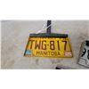 Image 4 : Three Manitoba License Plate Dustpans: 632 QJG, TWG 817, and 985 THN
