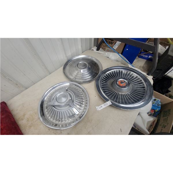 Vintage Hubcaps: (1) Spinner-Style