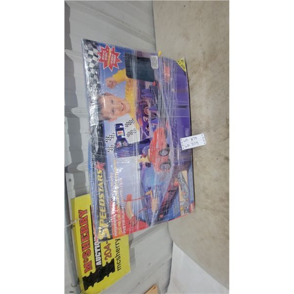 Speed Stars Maximum Thrills Raceway Electric Race Track Set, New in Package