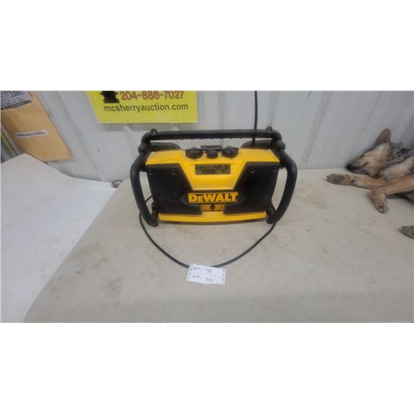 DeWalt 1-Hr Ni-Cd Battery Charger DW9116 Radio and Power Cord