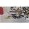 Image 2 : Large Lot of Assorted Screwdrivers, Bits