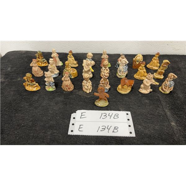 Red Rose Nursery Rhyme Tea Figurines, 25 Pieces, Incl. Gingerbread Man
