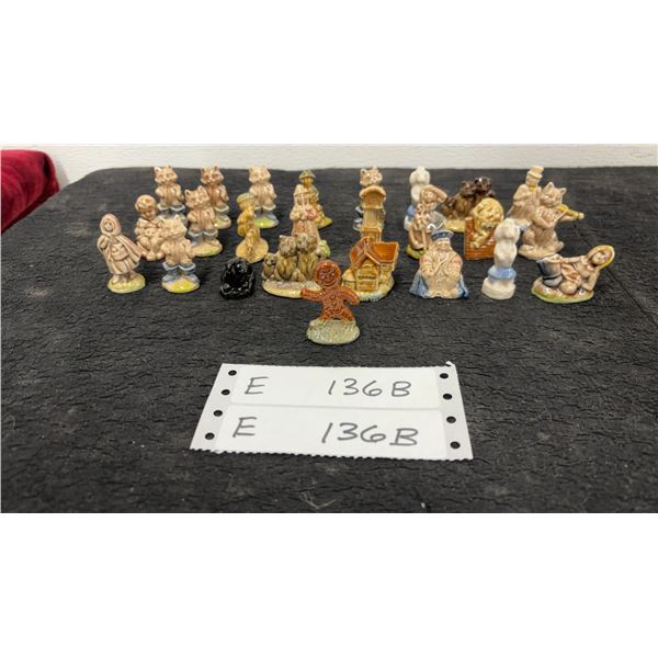 Collection of 25 Red Rose Nursery Rhyme Tea Figurines, Including Gingerbread Man