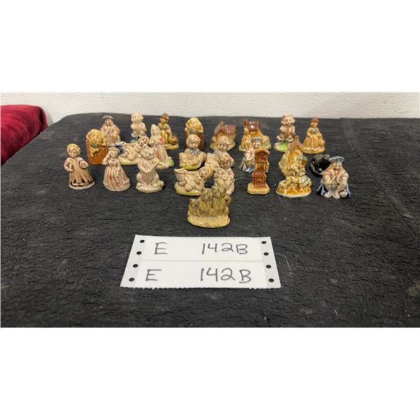 Red Rose Nursery Rhyme Tea Figurines, 25 Pieces