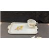 Image 2 : Vintage Anchor Hocking Wheat Snack Glass 8-Piece Snack Set with 4 Cups and 4 Serving Trays in