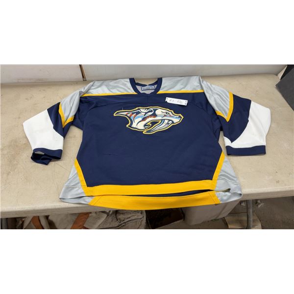 Vintage Bauer Nashville Predators Men's XL Hockey Jersey