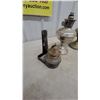 Image 6 : Lot of 4 Kerosene Lamps: 3 Silver-Tone Aladdins and 1 Wall-Mount Lamp