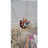 Image 3 : Knitting and Crochet Lot: Embroidery Hoops, Yarn, Thread, Knitting Needles, Crochet Hooks