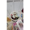 Image 4 : Knitting and Crochet Lot: Embroidery Hoops, Yarn, Thread, Knitting Needles, Crochet Hooks