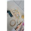 Image 5 : Knitting and Crochet Lot: Embroidery Hoops, Yarn, Thread, Knitting Needles, Crochet Hooks