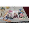 Image 7 : Knitting and Crochet Lot: Embroidery Hoops, Yarn, Thread, Knitting Needles, Crochet Hooks