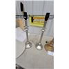 Image 6 : Assorted Table Lamps: 2 Silver-Tone, 1 Wood-Tone, and 3 Brass-Tone Lamps