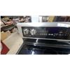 Image 5 : Whirlpool Stainless Steel Stove with Glass Cooktop and Digital Controls