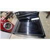 Image 6 : Whirlpool Stainless Steel Stove with Glass Cooktop and Digital Controls