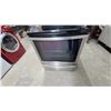 Image 7 : Whirlpool Stainless Steel Stove with Glass Cooktop and Digital Controls