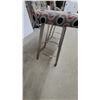 Image 5 : Pair of Mid-Century Modern Style Bar Stools with Polka Dot Upholstery, Swivel