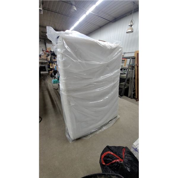 Mattresses and Box Springs, 60”