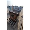 Image 7 : 2 Vintage Stoves: Brown Connoisseur and Harvest Gold Westinghouse