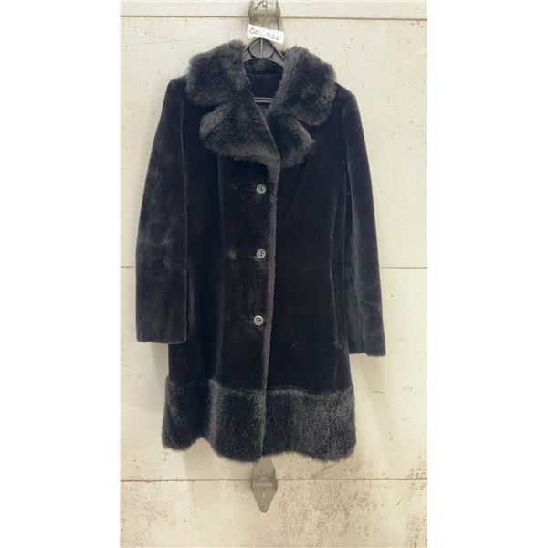 Vintage Borg Textiles Canada Black Faux Fur Coat with Contrasting Collar and Hem Trim, Sz M-L