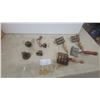 Image 1 : Bells and Curry Combs