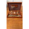 Image 1 : Vintage Mid-Century Men's Leather Accessory Box with Cufflinks, Tie Clips