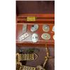 Image 4 : Vintage Mid-Century Men's Leather Accessory Box with Cufflinks, Tie Clips