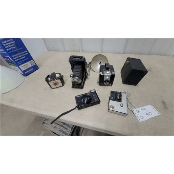 Vintage Camera Lot: Kodak Brownie Hawkeye, Kodak Brownie Target Six-20