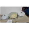 Image 3 : White Enamelware Pots and Lids, 5 Pieces Total