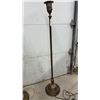 Image 4 : Pair of Vintage Art Deco Cast Brass Torchiere Floor Lamps with Onyx Accents and Fluted Columns