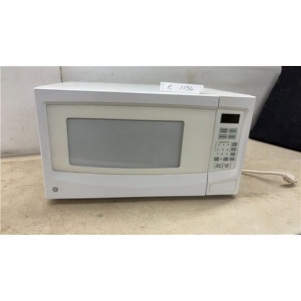 GE 1100-Watt Countertop Microwave Oven with Digital Control Panel and Glass Turntable, White