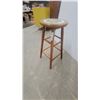 Image 2 : Carotte Bar Stool with Carotte Motif Seat