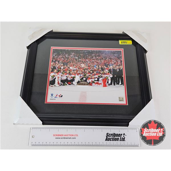 Framed & Matted Photo : 2010 Vancouver Olympics - Men's Gold Hockey Team (Certified Vancouver Olympi