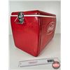 Image 7 : Coca-Cola Picnic Cooler (French) (1964) (Measures : 15"H x 21"W x 13"D)