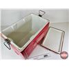 Image 9 : Coca-Cola Picnic Cooler (French) (1964) (Measures : 15"H x 21"W x 13"D)