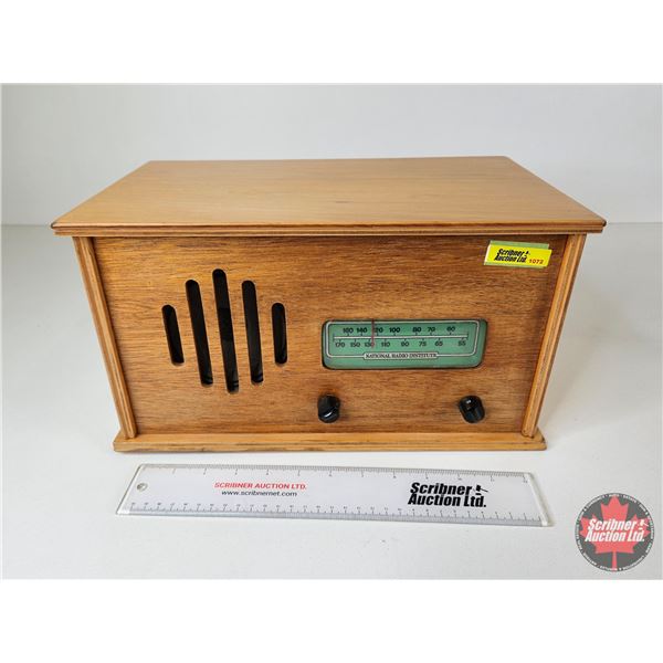 Vintage National Radio Institute AM Vacuum Tube Training Radio (1950's) : (Works) (Measures : 8"H x 