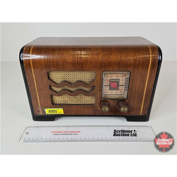 Philco Radio : Wood Waterfall Design : (Battery Dead Not Tested) (Measures : 8"H x 12-1/2" W x 6"D)