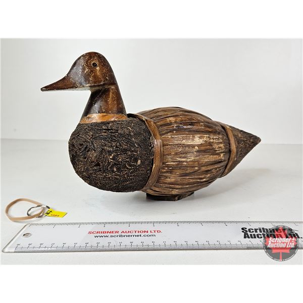 Vintage Folk Art Duck (Measures : 7"H x 5"W x 14"L)