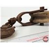 Image 3 : Antique Wooden Wheel Barn Pulleys (2)