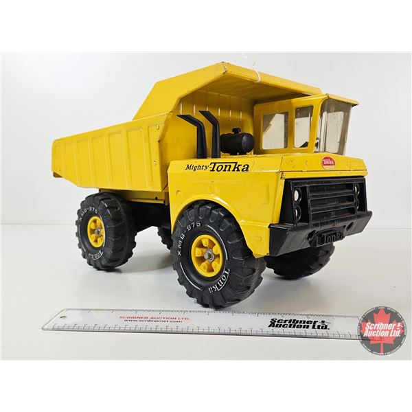 Vintage Mighty Tonka Dump Truck (Measures : 10-1/4"H x 8"W x 18-3/4"D)