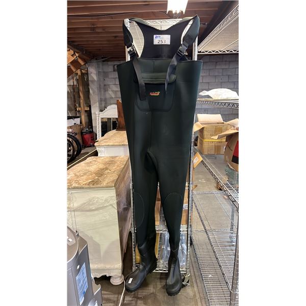 BUSHLINE OUTDOORS SIZE 11 CHEST WADERS