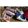 Image 2 : SHELF OF ASSORTED REUSABLE BAGS, BACKPACK & PURSE
