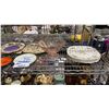 Image 3 : SHELF OF ASSORTED VINTAGE CHINA & GLASSWARE