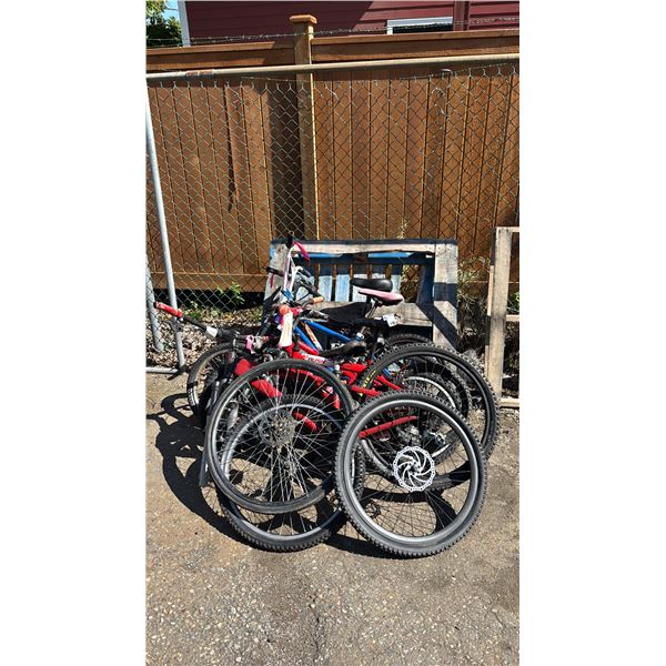 5 ASSORTED KIDS BIKES INCLUDING MOVELO RUSH, NORCO ELIMINATOR, CCM ASSAULT AND MORE