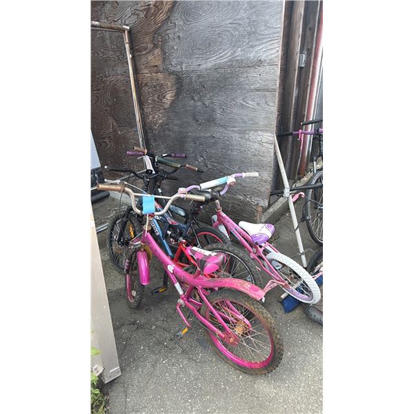 4 ASSORTED KIDS BIKES AND 1 SCOOTER INCLUDING MONGOOSE, MOVELO, DARTH VAPOR AND MORE